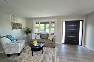 6065 Munson Hill Rd, Falls Church, VA 22044 - Photo 2