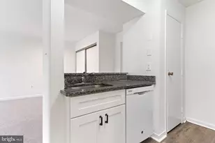 5766 Rexford Ct, Springfield, VA 22152 - Photo 10