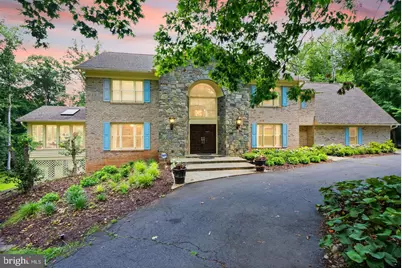 431 Olympia Way, Great Falls, VA 22066 - Photo 2