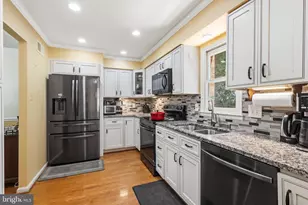 9415 Park Hunt Ct, Springfield, VA 22153 - Photo 14