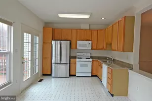 14243 Glade Spring Dr, Centreville, VA 20121 - Photo 6