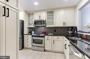 2205 Hunters Run Dr, Reston, VA 20191 - Photo 6