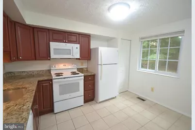 7985 Tyson Oaks Circle, Vienna, VA 22182 - Photo 8