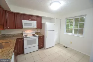 7985 Tyson Oaks Cir, Vienna, VA 22182 - Photo 8