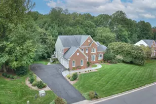 11689 Caris Glenne Dr, Herndon, VA 20170 - Photo 2