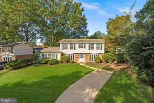 4822 King Richard Dr, Annandale, VA 22003 - Photo 2