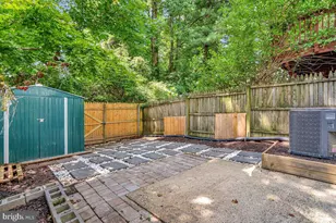 7821 Groveland Square, Springfield, VA 22153 - Photo 36