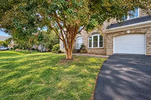 8313 Ivy Green Rd, Fairfax Station, VA 22039 - Photo 2