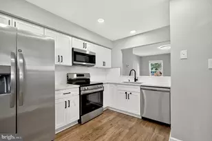 10310 Bridgetown Pl, Burke, VA 22015 - Photo 6