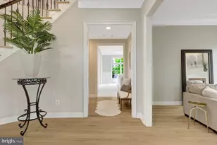904 Locust St, Herndon, VA 20170 - Photo 4