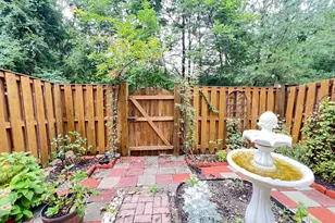 13020 Rose Petal Cir, Herndon, VA 20171 - Photo 34