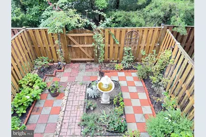 13020 Rose Petal Circle, Herndon, VA 20171 - Photo 32