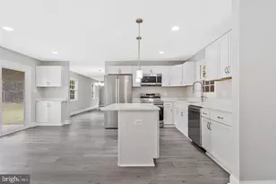 12806 Middleton Ln, Fairfax, VA 22033 - Photo 4