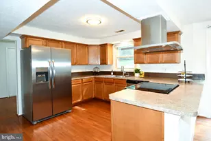 13985 Cabells Mill Dr, Centreville, VA 20120 - Photo 4
