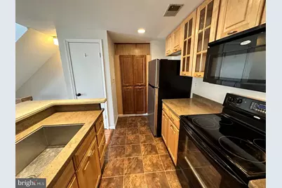 4311 Pembrook Village Drive #9, Alexandria, VA 22309 - Photo 4