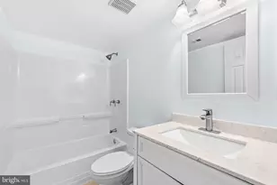 9715 Kings Crown Ct, Fairfax, VA 22031 - Photo 18