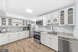 9715 Kings Crown Ct, Fairfax, VA 22031 - Photo 12