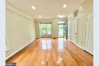 13135 Park Crescent Circle #1, Herndon, VA 20171 - Photo 2