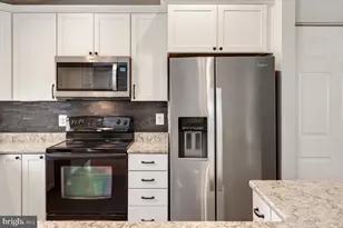 2913 Ashdown Forest Dr, Herndon, VA 20171 - Photo 12