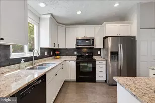 2913 Ashdown Forest Dr, Herndon, VA 20171 - Photo 10