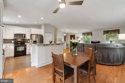 2913 Ashdown Forest Drive, Herndon, VA 20171 - Photo 6