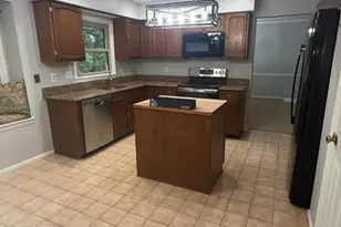 7421 Silver Pine Dr, Springfield, VA 22153 - Photo 6