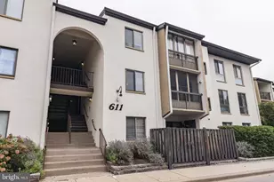 611 Center St, Herndon, VA 20170 - Photo 2