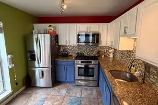 9258 Cardinal Forest Ln, Lorton, VA 22079 - Photo 6