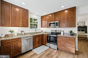 10308 Collingham Dr, Fairfax, VA 22032 - Photo 16
