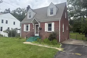 2414 Fairview Dr, Alexandria, VA 22306 - Photo 2