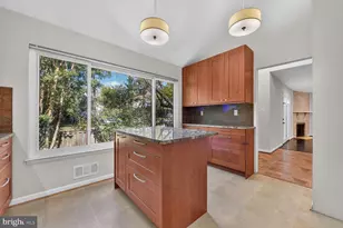 10903 Knights Bridge Ct, Reston, VA 20190 - Photo 6