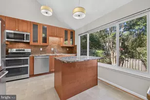 10903 Knights Bridge Ct, Reston, VA 20190 - Photo 6