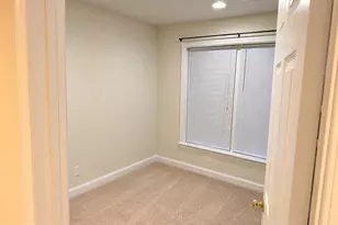 8901 Singleleaf Cir, Lorton, VA 22079 - Photo 4