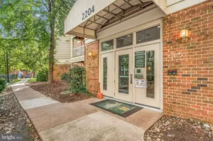 2204 Westcourt Ln, Herndon, VA 20170 - Photo 6