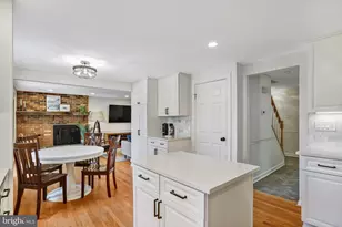907 Cantle Ln, Great Falls, VA 22066 - Photo 10