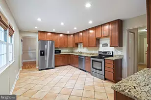 9908 Minburn St, Great Falls, VA 22066 - Photo 12