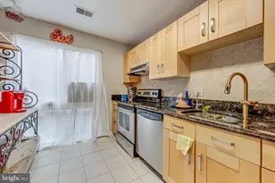 11610 Windbluff Ct, Reston, VA 20191 - Photo 6
