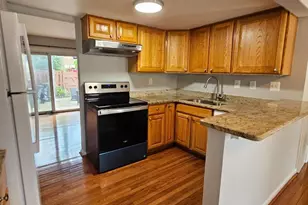 9657 Lindenbrook St, Fairfax, VA 22031 - Photo 8