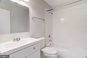 5416 New London Park Dr, Fairfax, VA 22032 - Photo 14