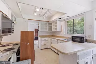 9412 Talisman Dr, Vienna, VA 22182 - Photo 10