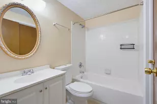 8284 Crestmont Cir, Springfield, VA 22153 - Photo 16
