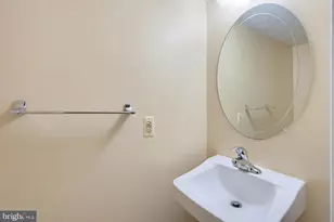 8284 Crestmont Cir, Springfield, VA 22153 - Photo 30