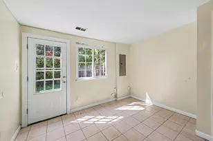 8216 Claremont Woods Dr, Alexandria, VA 22309 - Photo 8