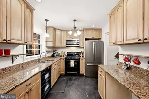 14844 Maidstone Ct, Centreville, VA 20120 - Photo 2