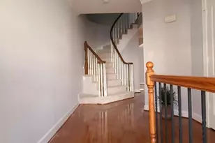 8172 Madrillon Ct, Vienna, VA 22182 - Photo 2