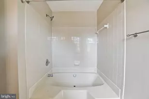8633 Beekman Pl, Alexandria, VA 22309 - Photo 20