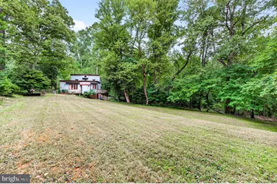 10708 Meadowood Drive, Vienna, VA 22181 - Photo 2
