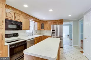 10507 Cavalcade St, Great Falls, VA 22066 - Photo 6