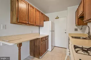 6631 Wakefield Dr, Alexandria, VA 22307 - Photo 8