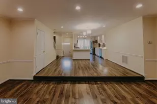 4267 Fox Lake Dr, Fairfax, VA 22033 - Photo 2
